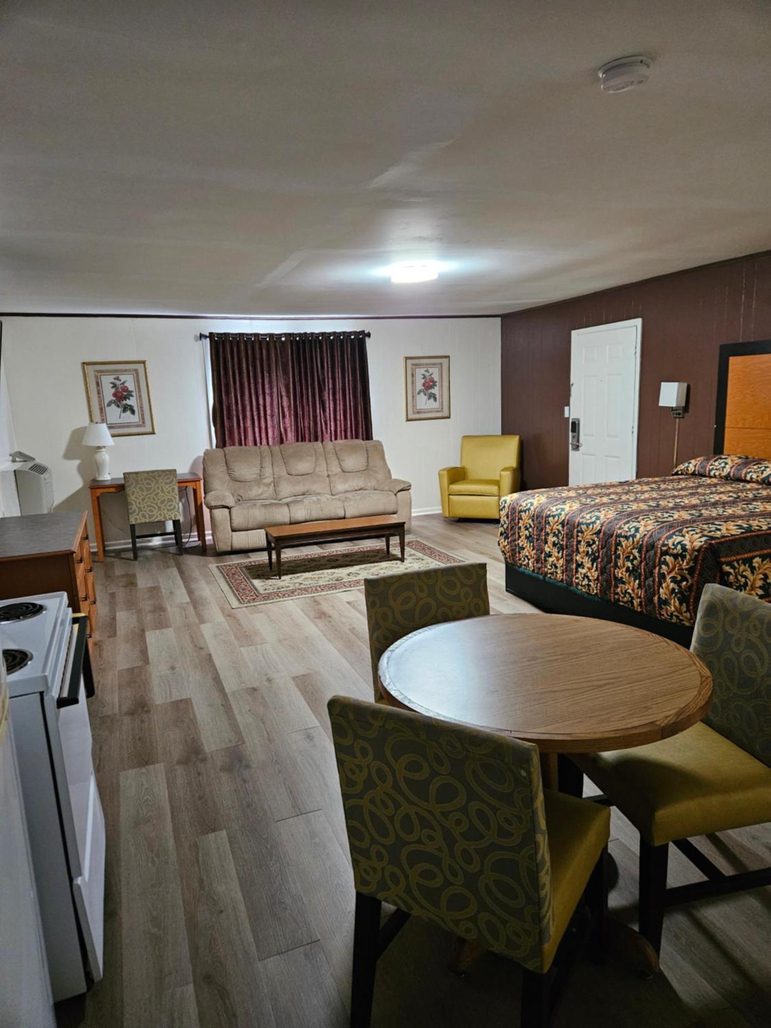 Roanoke Traveler'S Inn מראה חיצוני תמונה